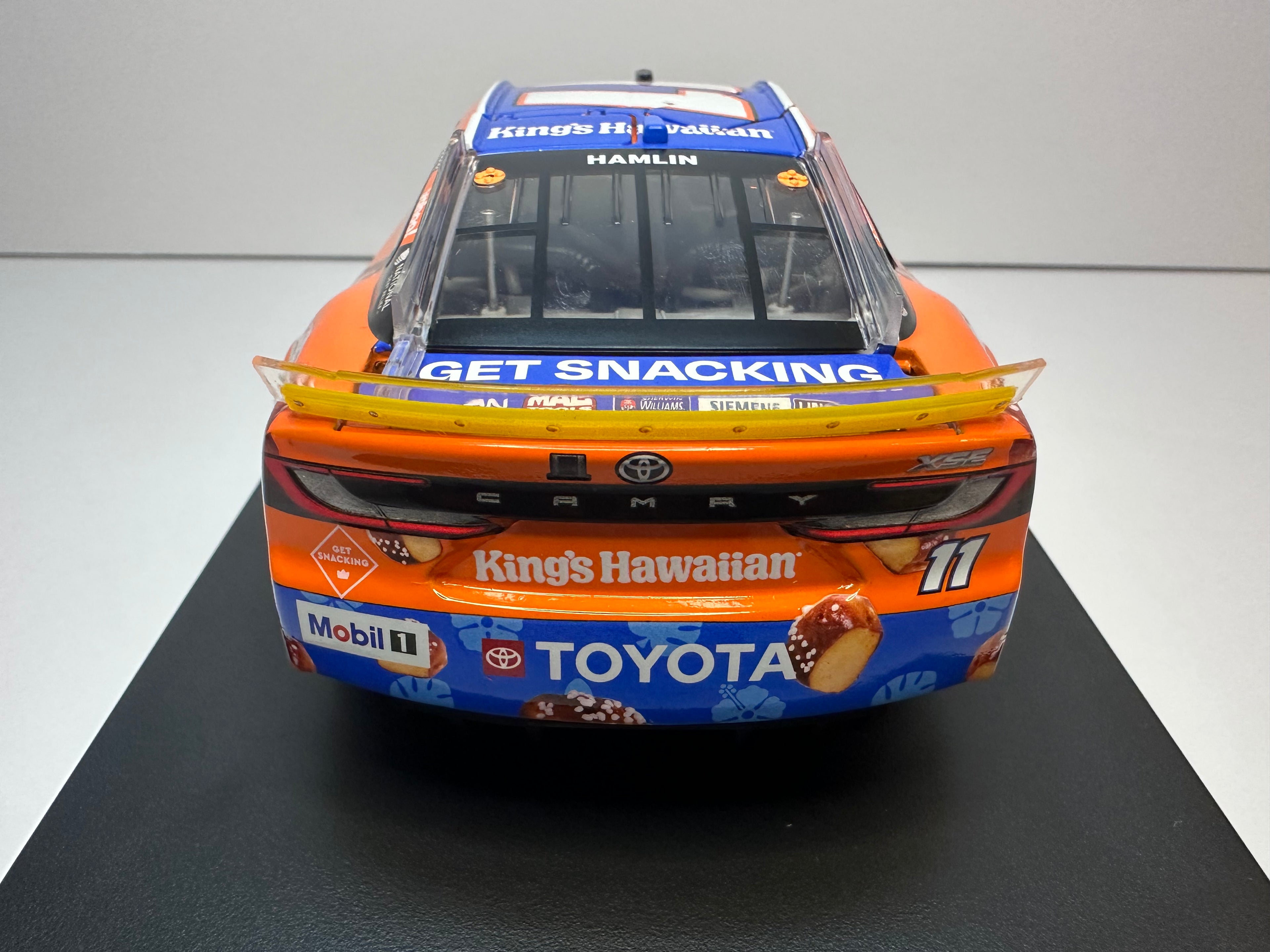 2025 Denny Hamlin #11 King’s Hawaiian Soft Pretzel Bites Lionel NASCAR Diecast 1:24
