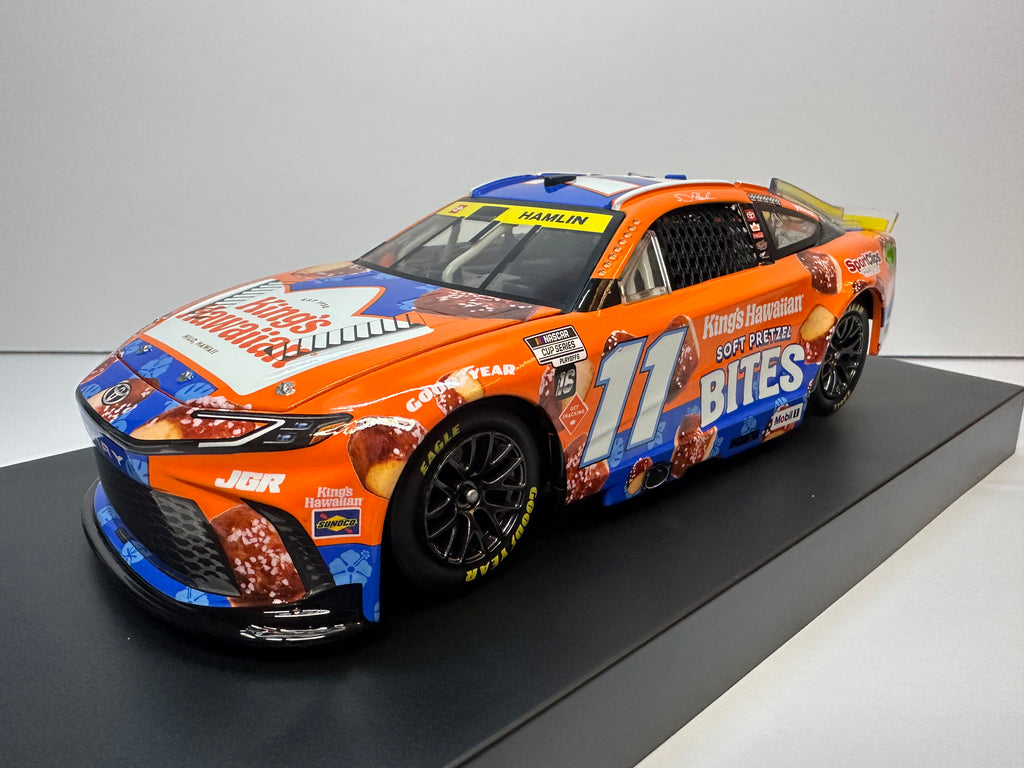 2025 Denny Hamlin #11 King’s Hawaiian Soft Pretzel Bites Lionel NASCAR Diecast 1:24