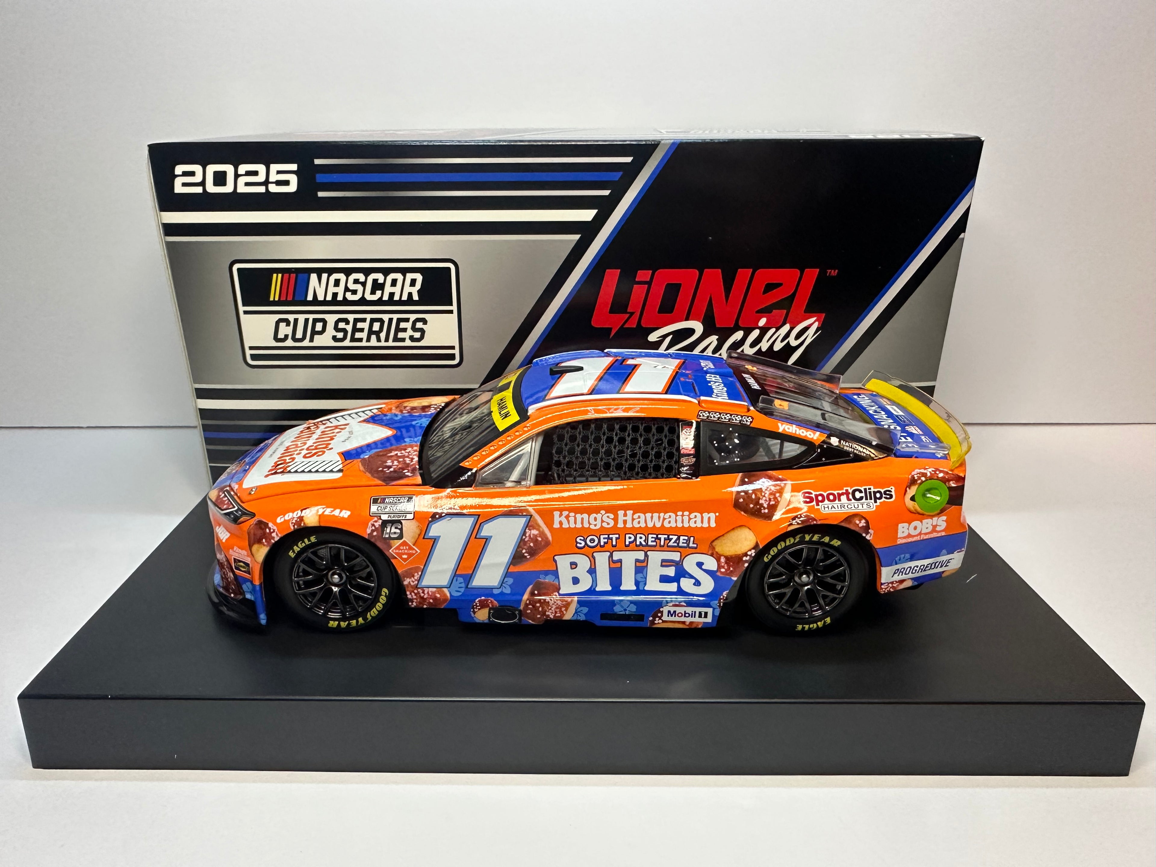 2025 Denny Hamlin #11 King’s Hawaiian Soft Pretzel Bites Lionel NASCAR Diecast 1:24