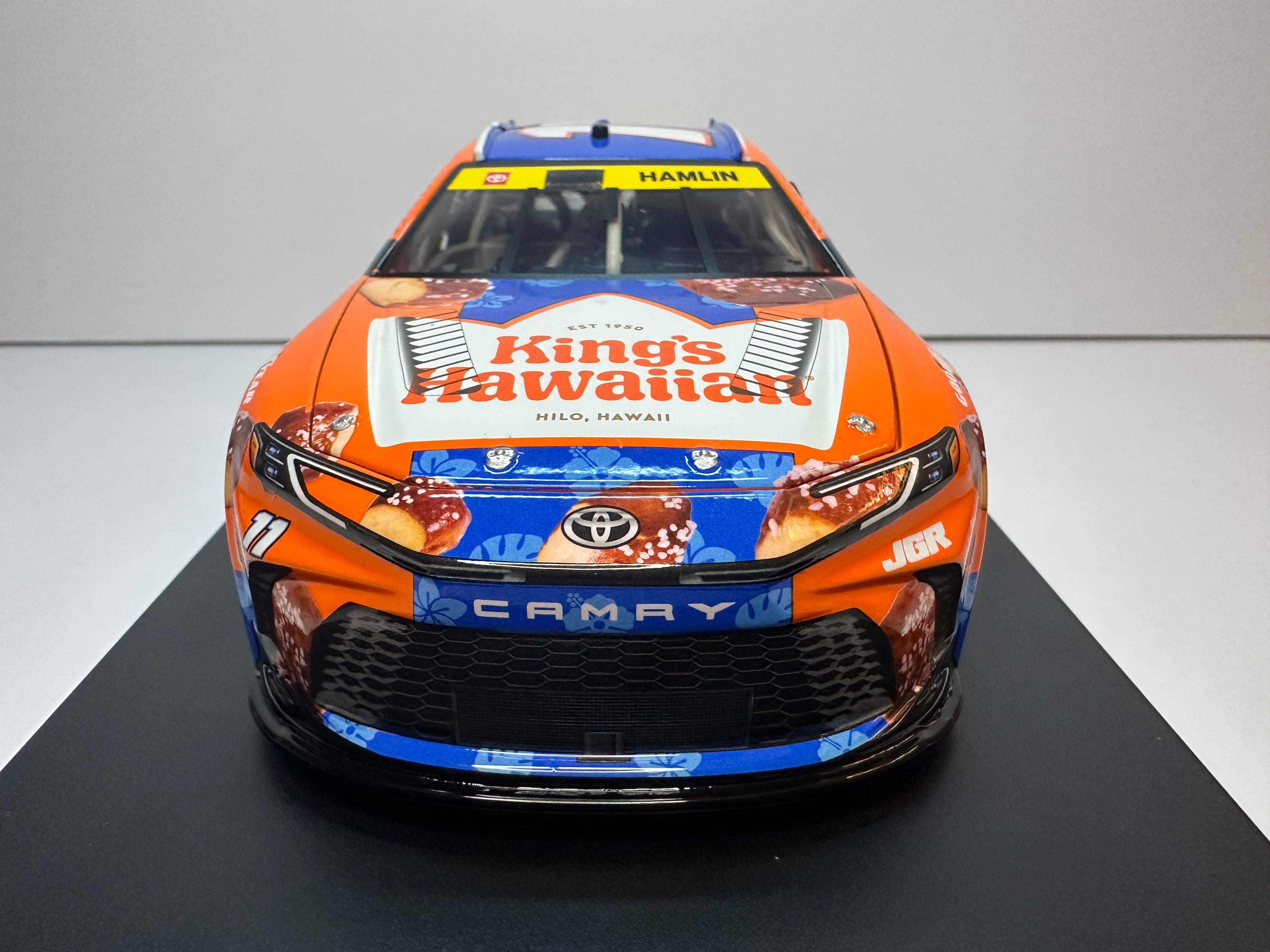 2025 Denny Hamlin #11 King’s Hawaiian Soft Pretzel Bites Lionel NASCAR Diecast 1:24
